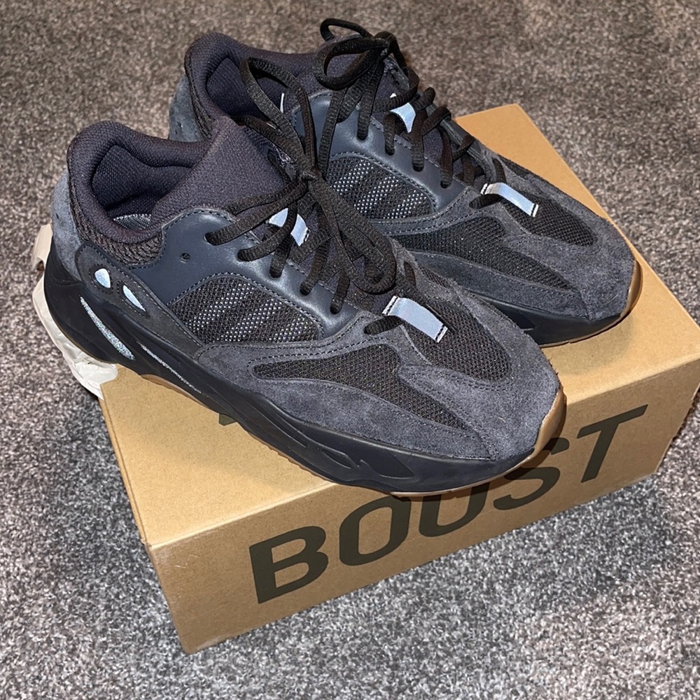 Yeezy Boost 700 UTILITY BLACK